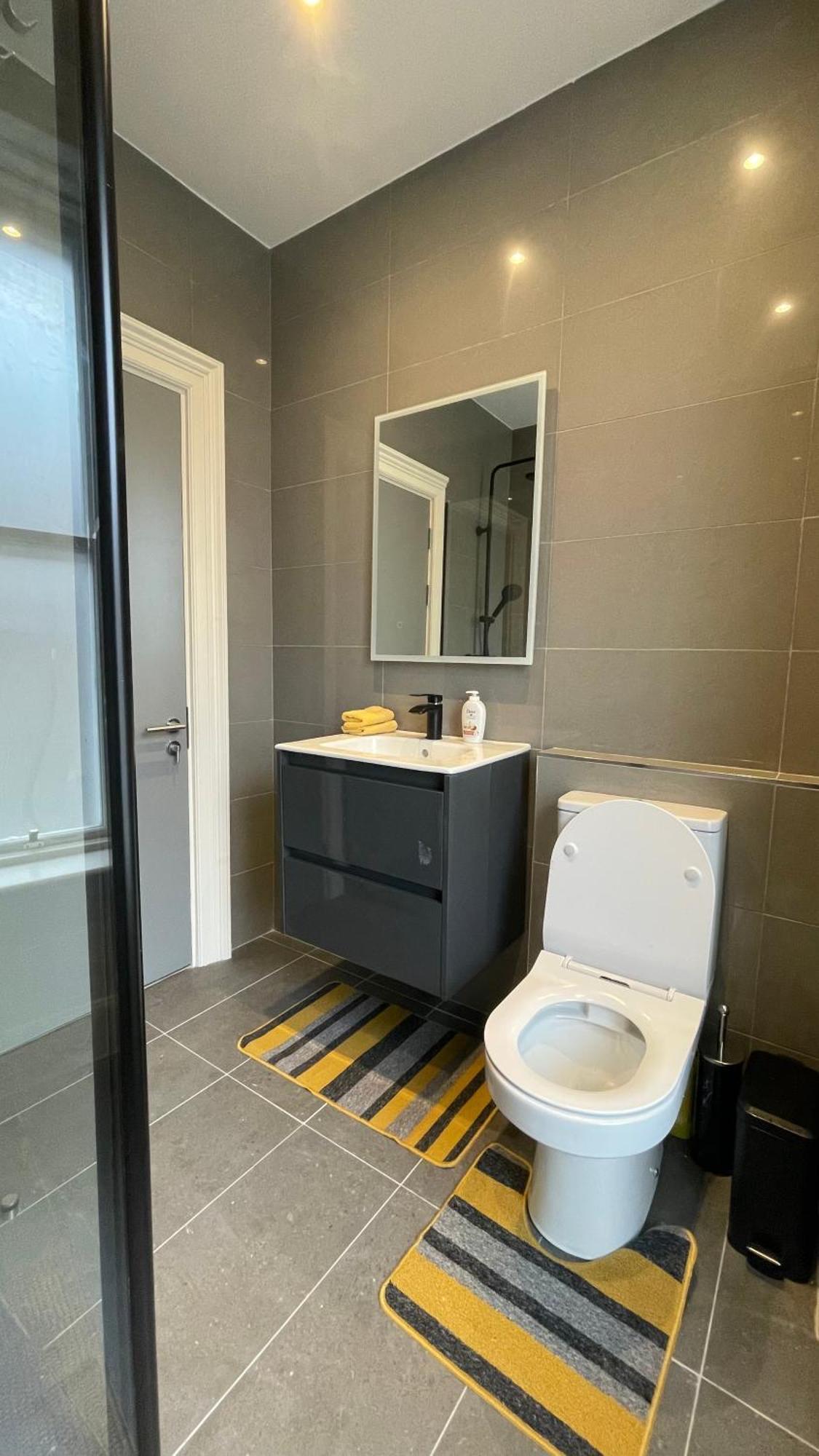 Spire Entire Apartment No Kitchen Dublin Zewnętrze zdjęcie